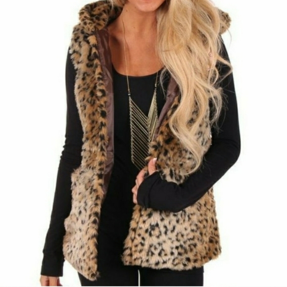 Jackets & Blazers - Leopard print Women's  faux fur VEST
